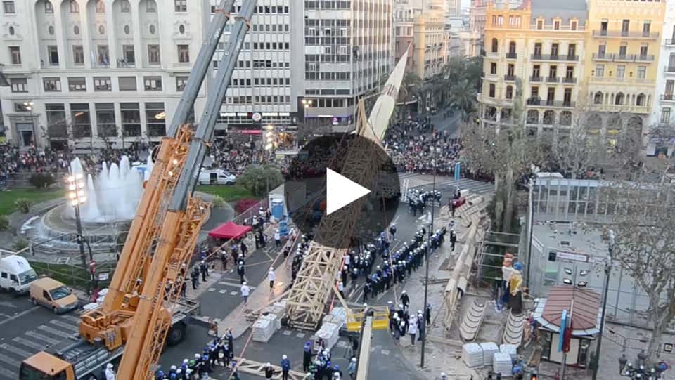 Plantà al tome de la Falla del Ayuntamiento