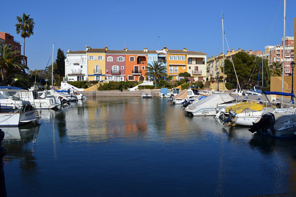 port-saplaya, la pequeña Venecia