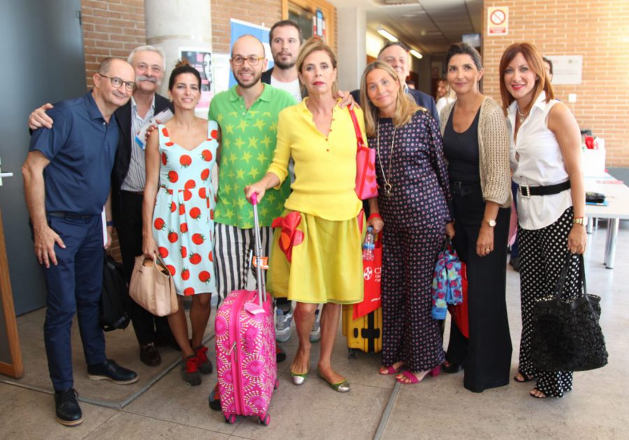 La diseñadora Ágatha Ruiz de la Prada junto a distintas personalidades del mundo de la moda