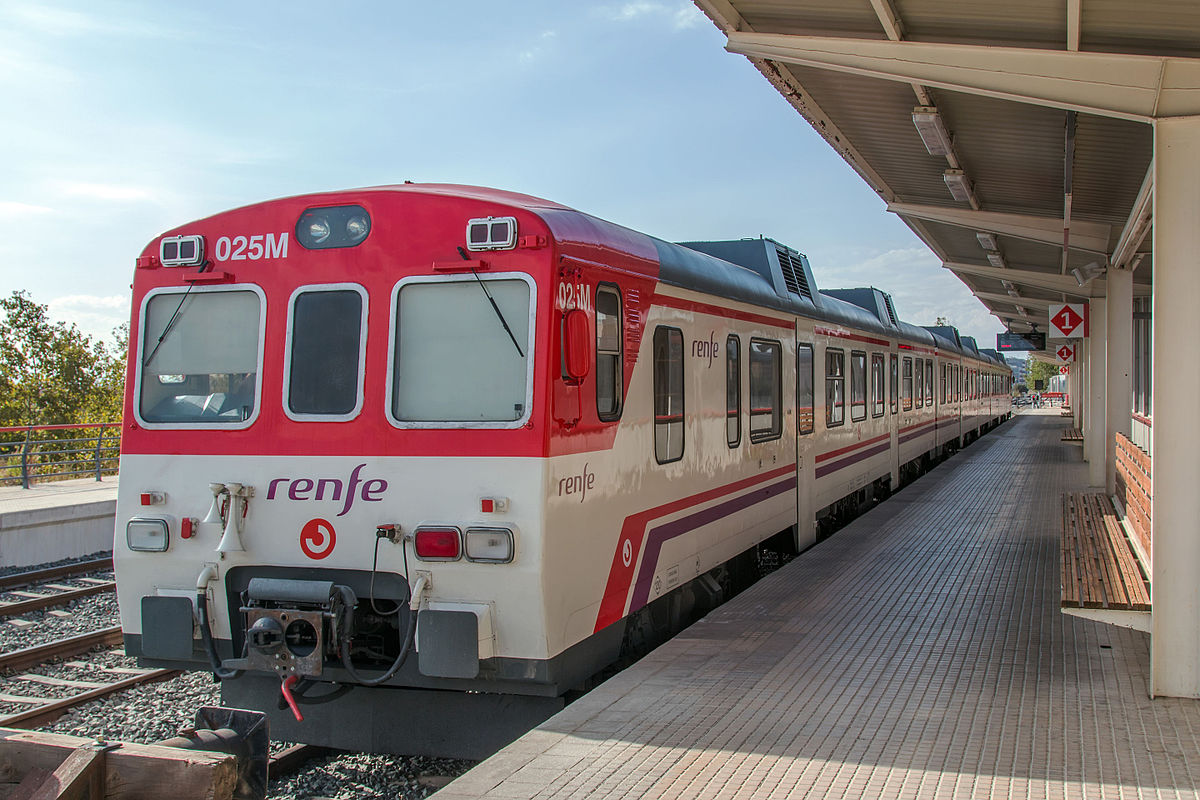 Renfe programa 40 trenes especiales de Cercanías para asistir a las Mascletaes