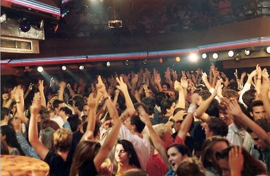 La discoteca El Molí de Jávea ha anunciado las últimas entradas a 25€ para la fiesta remember de Distrito 10 que tendrá lugar el 16 de agosto. 