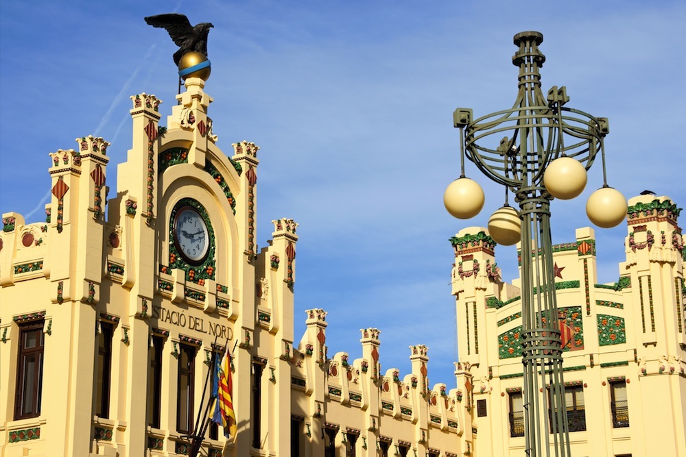 El Colegio de Aparejadores acerca la Arquitectura Técnica a los viajeros de la Estación del Norte de Valencia