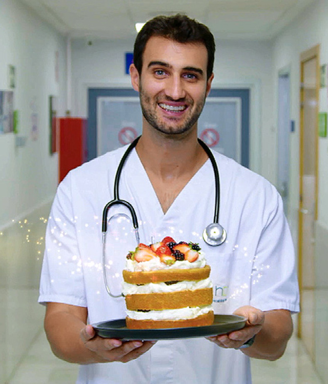 Jorge Saludable, ganador del programa Bake Off, cocina en la Master Store de Valencia