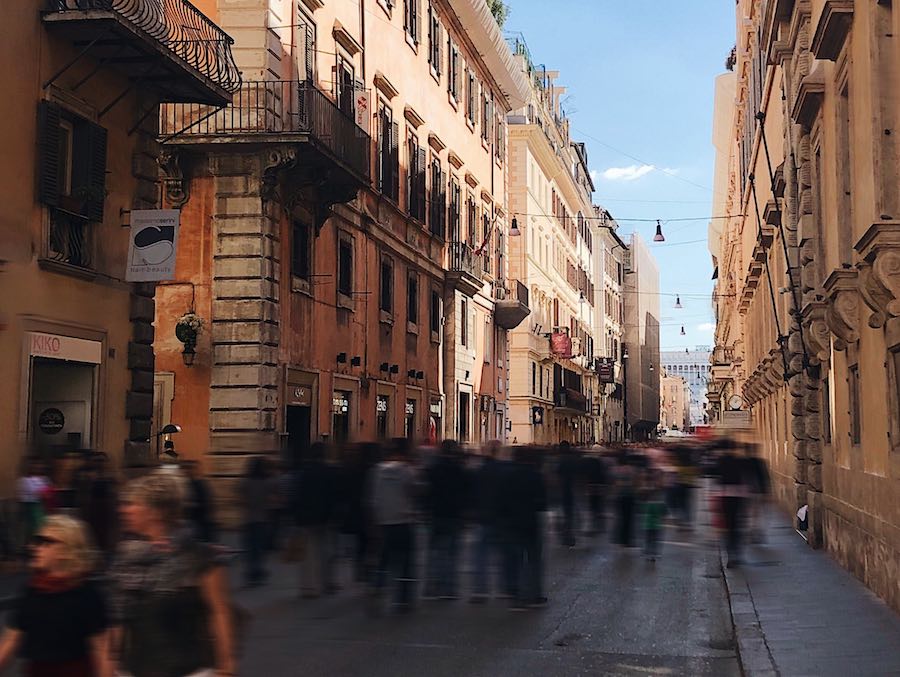 Turistas en Roma