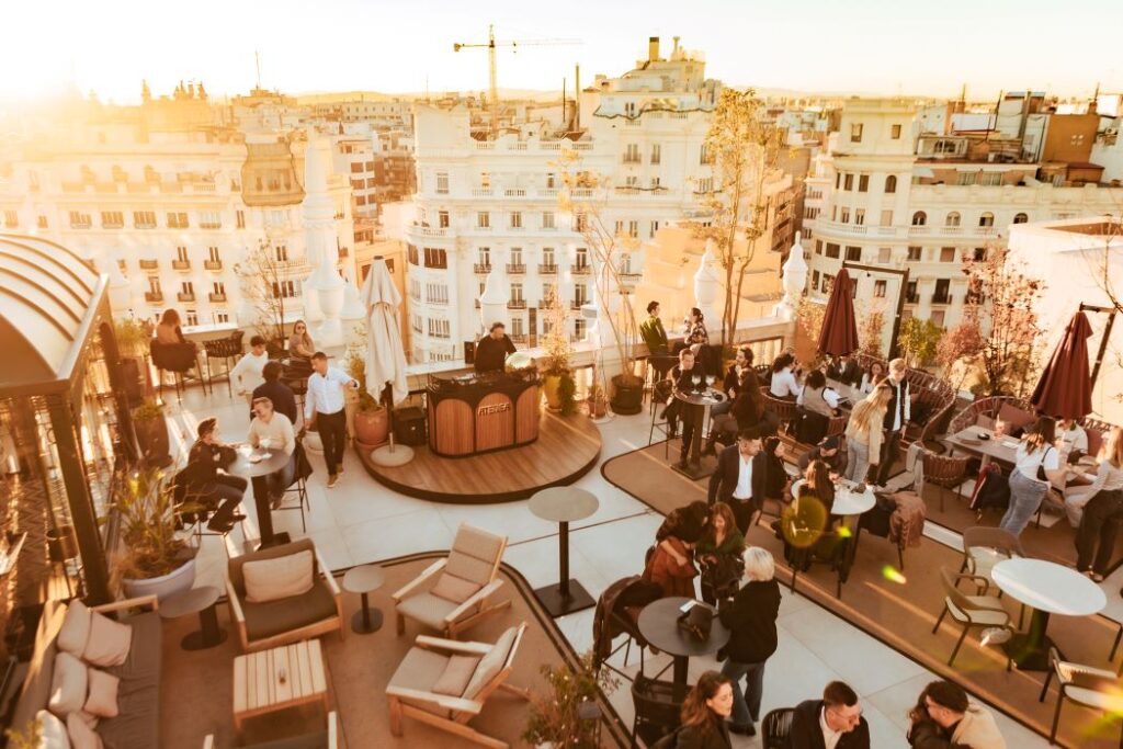 terraza atenea sky atardecer