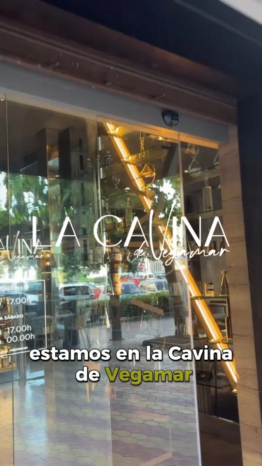 Almorzar en La Cavina no es solo comer… es vivir una experiencia gastronómica valenciana 🍷🥖
⠀
📍 Carrer d'Amadeu de Savoia, 15 – El Pla del Real, València
🗓️ Viernes y sábado de 9:00 a 12:00
⠀
Por 12€ te espera un esmorzaret gourmet con:
🥗 Tapas
🥑 Tostas
🥪 Bocadillos fríos o calientes 
🍷 Vino Vegamar
☕ Y por supuesto… aceitunas, mix gourmet y café
⠀
Te recomiendo que antes de irte, pruebes su vermut y brindes por las cosas bien hechas 😉
Tradición, calidad, sabor… y vino de autor. @lacavinadevegamar

#esmorzaret #valenciafoodies #lacavina #vegamar #almuerzovalenciano #esmorzaretgourmet #foodlovers #vermutmoment #saboresvalencianos
