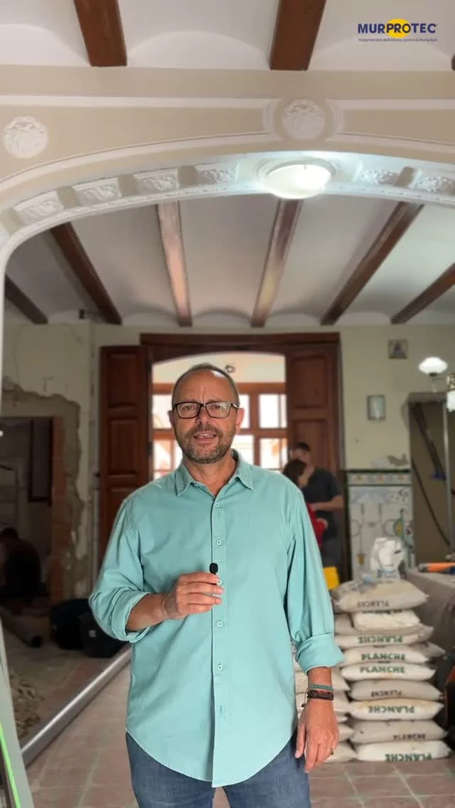 🏡 Una casa con historia merece un futuro sin humedades
Sergi y Olga soñaban con rehabilitar la antigua casa familiar en el centro de Bétera, un hogar cargado de recuerdos y emociones. Pero, al comenzar la reforma, descubrieron un problema silencioso: humedades por capilaridad en toda la planta baja.

Gracias al diagnóstico experto y la intervención de Murprotec, hoy pueden seguir adelante con su proyecto sin riesgos estructurales ni malos olores.

📍¿Problemas de humedad en tu vivienda? No esperes más.
🔗 murprotec.es

#Murprotec #SoluciónDefinitiva #Humedades #Rehabilitación #Arquitectura #Diagnóstico #Bétera #JordiPayà #ViviendasConHistoria #MurprotecValencia